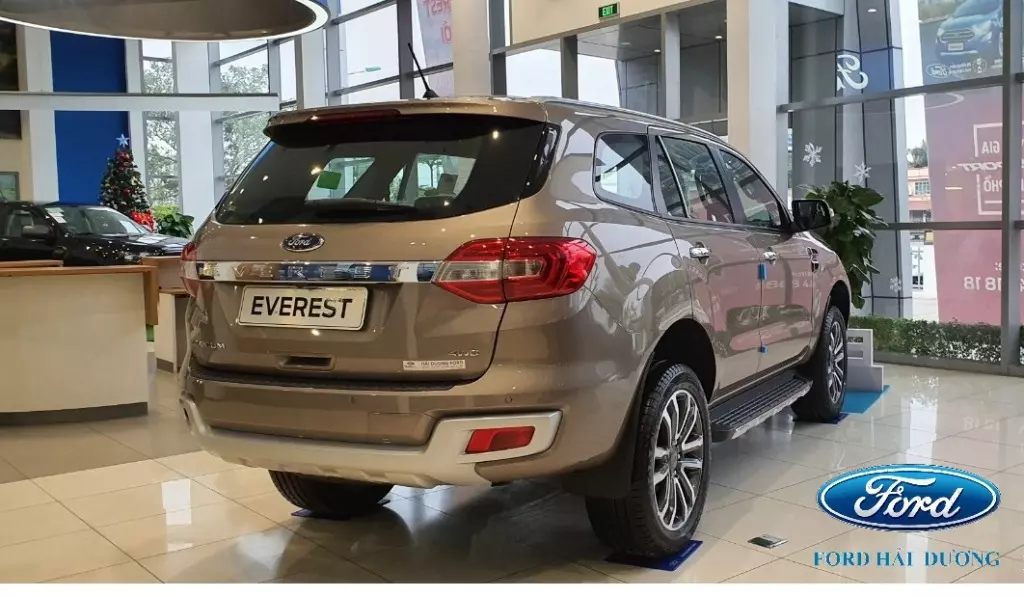 Phần đuôi xe Ford Everest