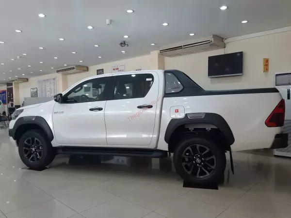 Phần thân xe Hilux 2.8V 2022