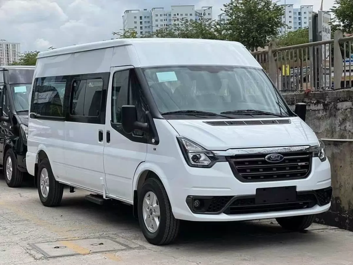 Giá xe Ford Transit 16 chỗ mới nhất