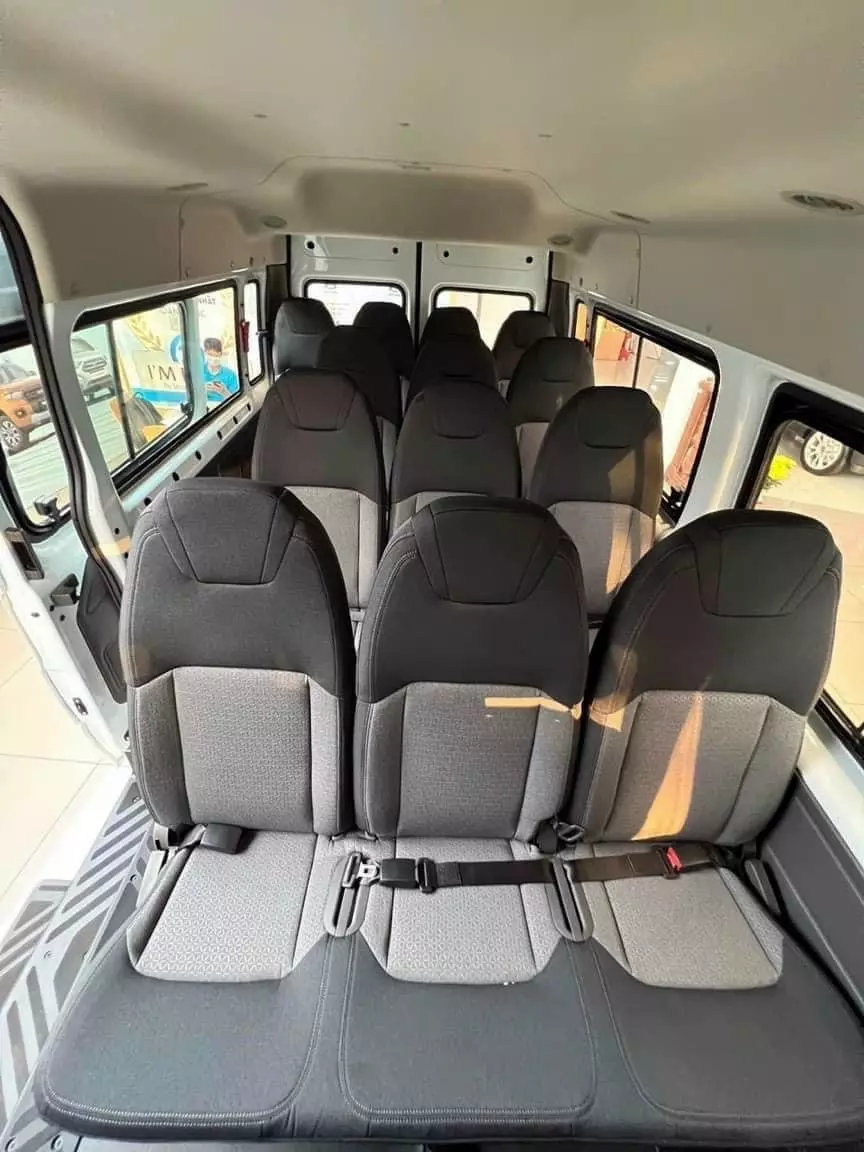 Nội thất xe Ford Transit 16 chỗ