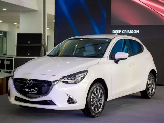 Ngoại hình Mazda 2 cũ đời 2017-2018.