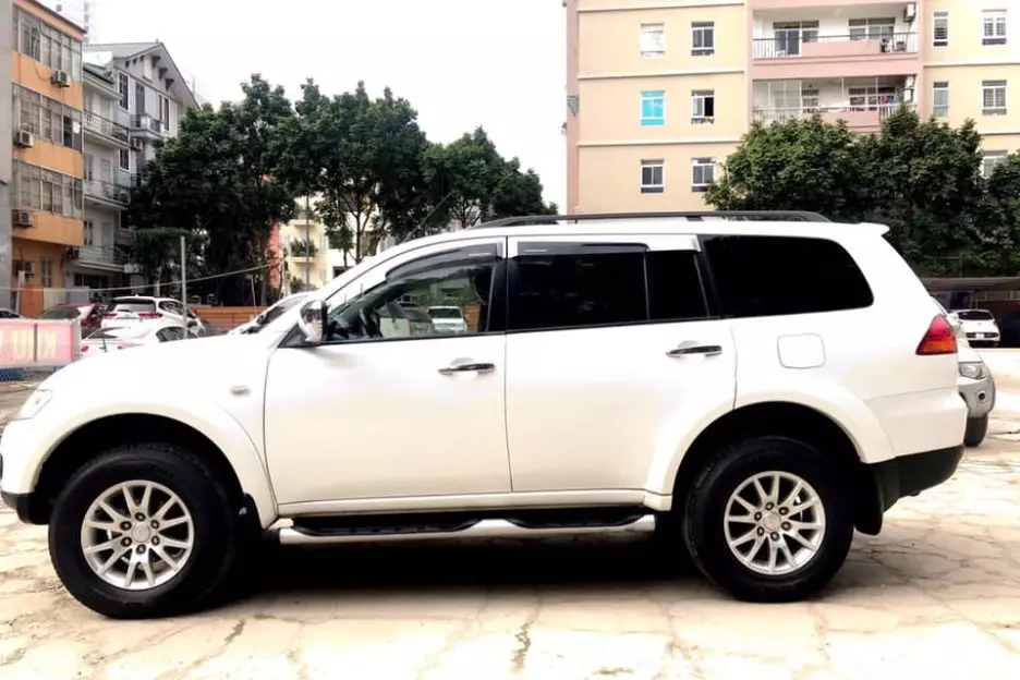 Mitsubishi Pajero Sport máy dầu