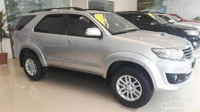 danh-gia-xe-toyota-fortuner-cu-mau-bac