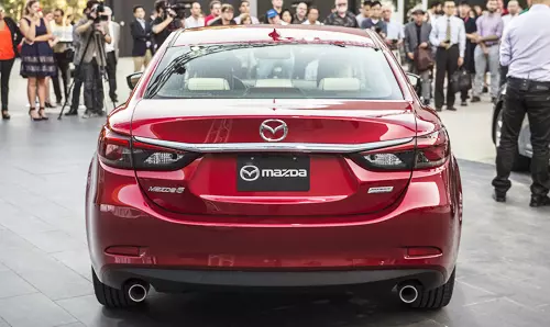Đánh giá xe Mazda 6 2017 có đuôi xe lịch lãm, chi tiết hoàn thiện tinh tế.