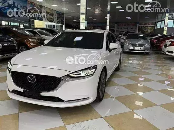 Ngoại hình xe Mazda 6 2017 cũ.
