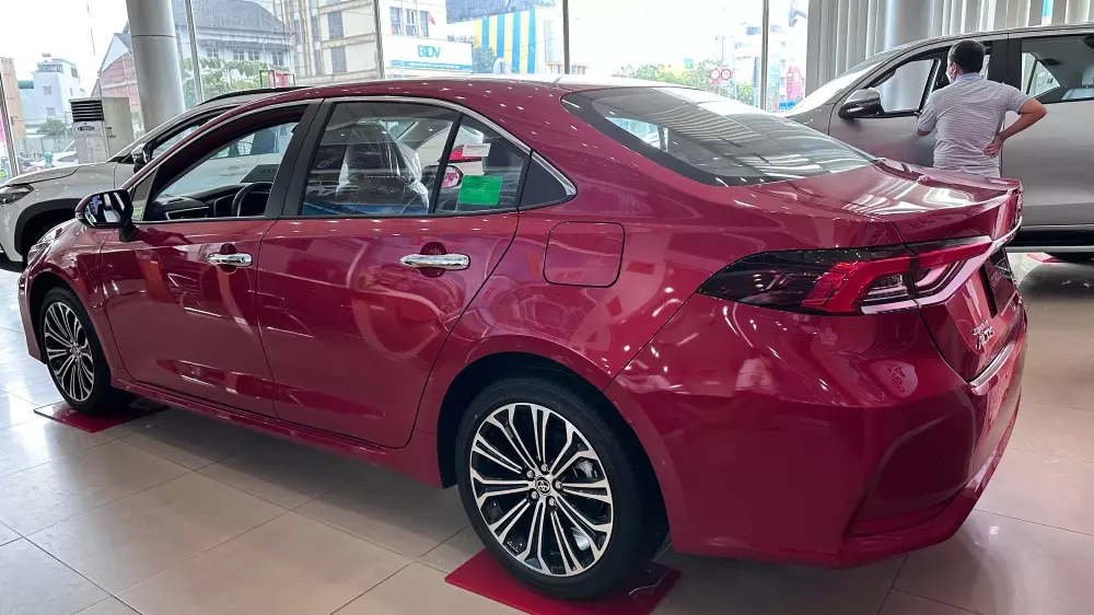 tổng quan đuôi xe altis 2023