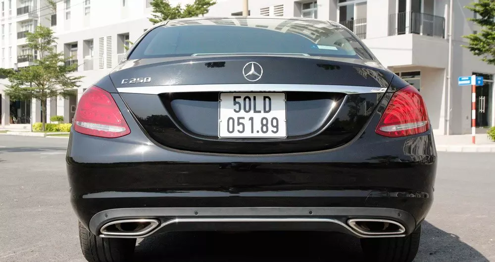 Đánh giá xe Mercedes-Benz C-Class 2015 phần đuôi