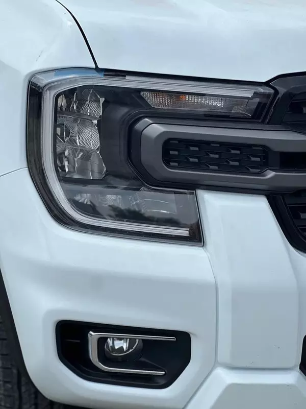 Hệ thống đèn trên Ford Ranger XLS 4x2 AT thế hệ mới đều nâng cấp LED