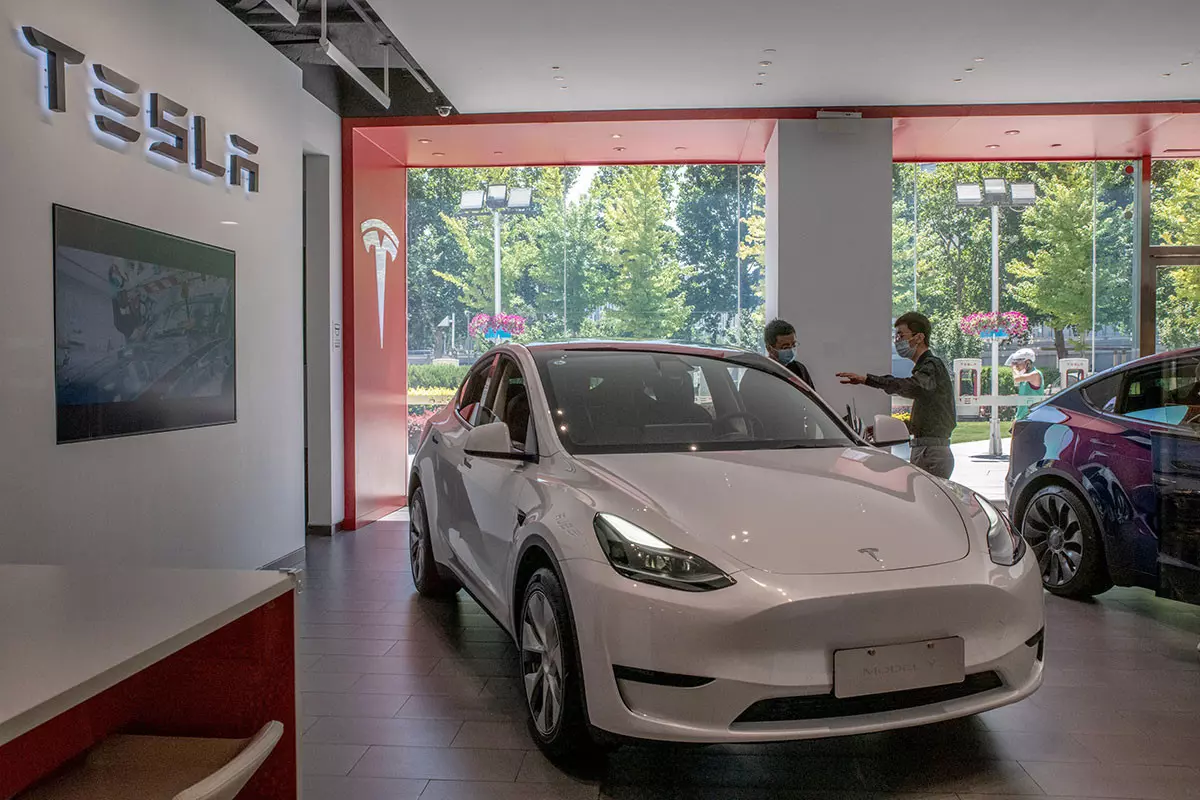 Mục tiêu vượt qua Tesla của BYD gặp nhiều thách thức khi đối thủ giảm giá còn mình lại phải tăng giá bán do hết được hỗ trợ từ Chính phủ Trung Quốc.