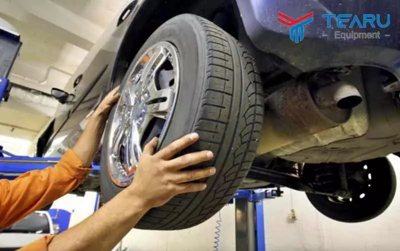 Thợ làm dịch vụ về lốp cần lành nghề