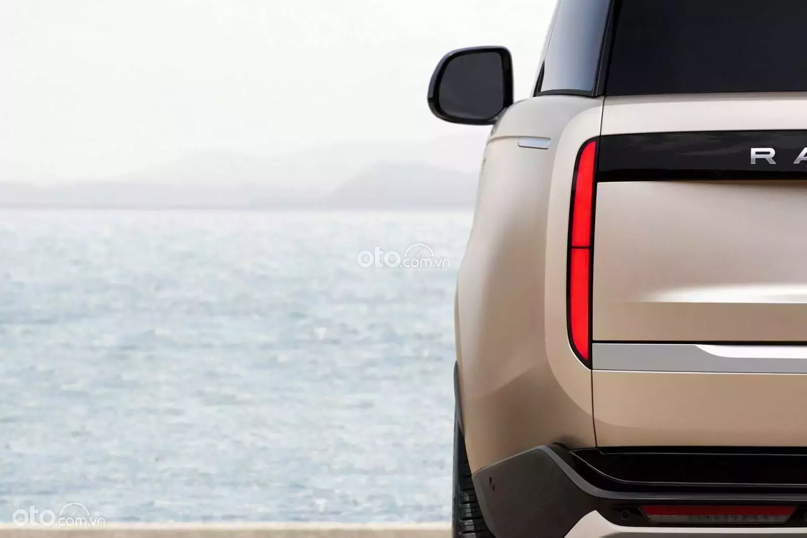 Đèn hậu xe Land Rover Range Rover 2022.