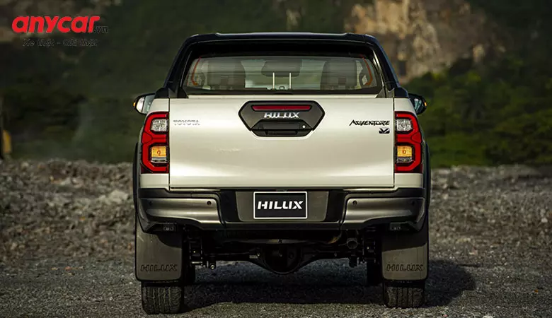 Đuôi xe Hilux phiên bản Advanture nổi bật với cụm đèn hậu full LED đẹp mắt