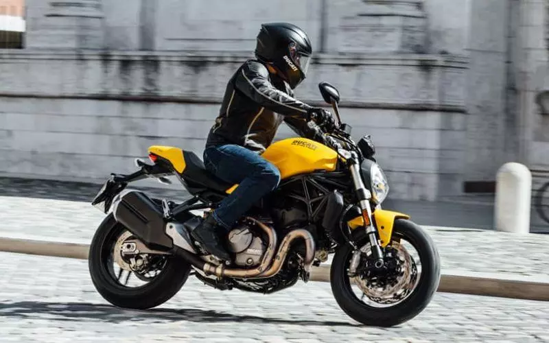Phiên bản nâng cấp của Ducati Monster 821 được cập nhật với tiêu chuẩn khí thải mới Euro 4 vào năm 2018