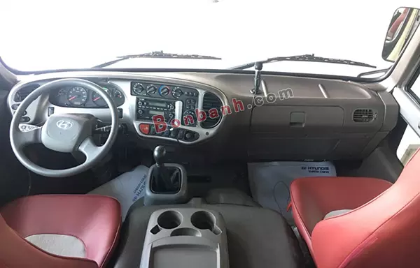 Khoang lái Xe Hyundai County 29 chỗ