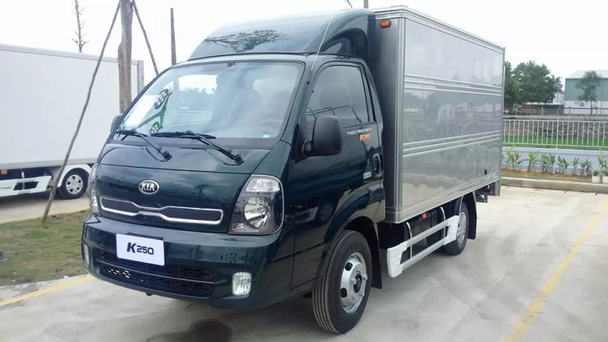 Xe tải Thaco K250 thùng kín tải 2,4 tấn