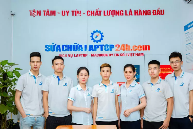 Lượt khách hàng tới trung tâm luôn đông đúc