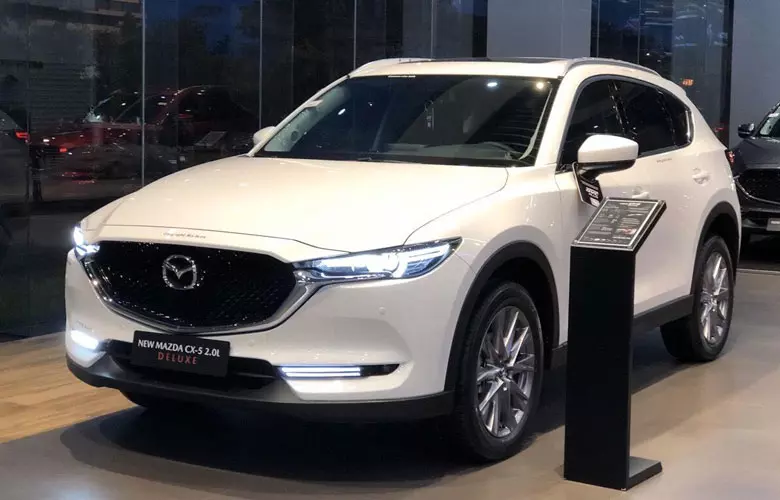 Giá lăn bánh phiên bản Mazda CX-5 2.0 Deluxe dao động từ 938 - 957 triệu đồng.