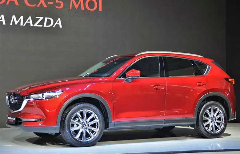 Giá lăn bánh của Mazda CX-5 2.0 Luxury dao động từ 983 - 1.002 triệu đồng.