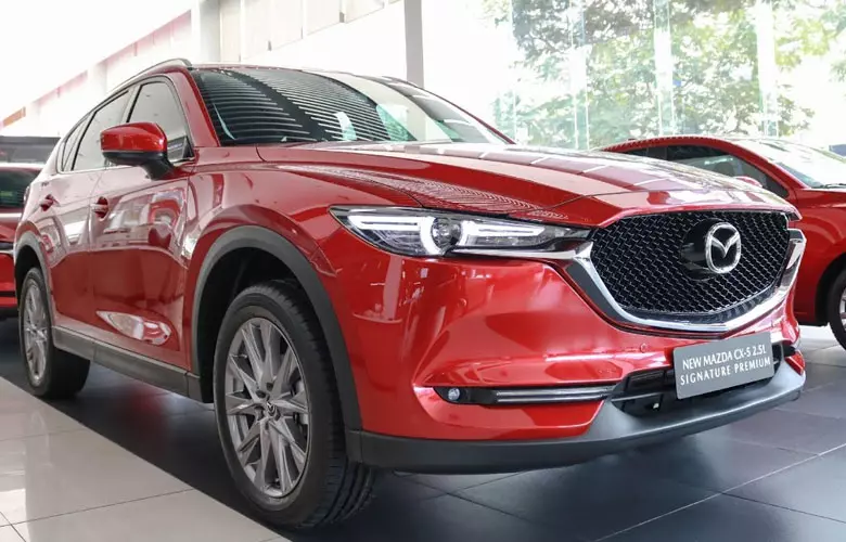 Giá lăn bánh của phiên bản Mazda CX-5 2.5 Signature 2WD dao động từ 1.117 - 1.136 triệu đồng.