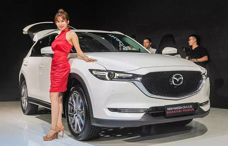 Giá lăn bánh của Mazda CX-5 Signature Premium AWD i-Activsense dao động từ 1.184 - 1.203 triệu đồng.