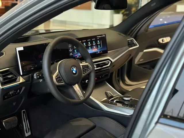 BMW-330i-M-Sport-man-hinh-trung-tam