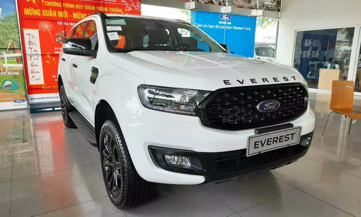 Giá lăn bánh xe Ford Everest Sport 2021