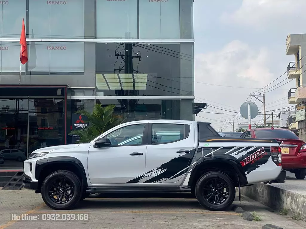 Mitsubishi Triton Athlete màu Trăng