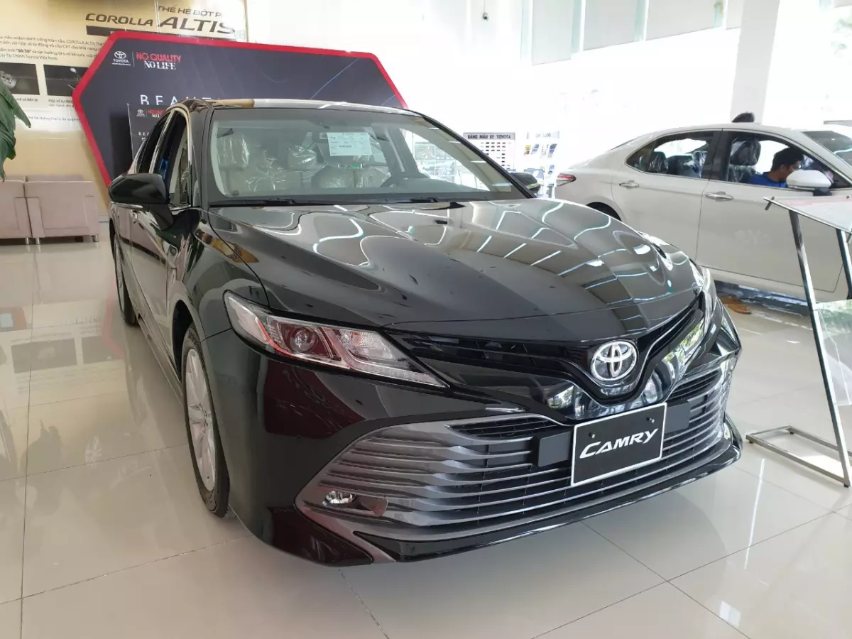 đầu xe toyota camry 2.0G 2019 nhập Thái Lan