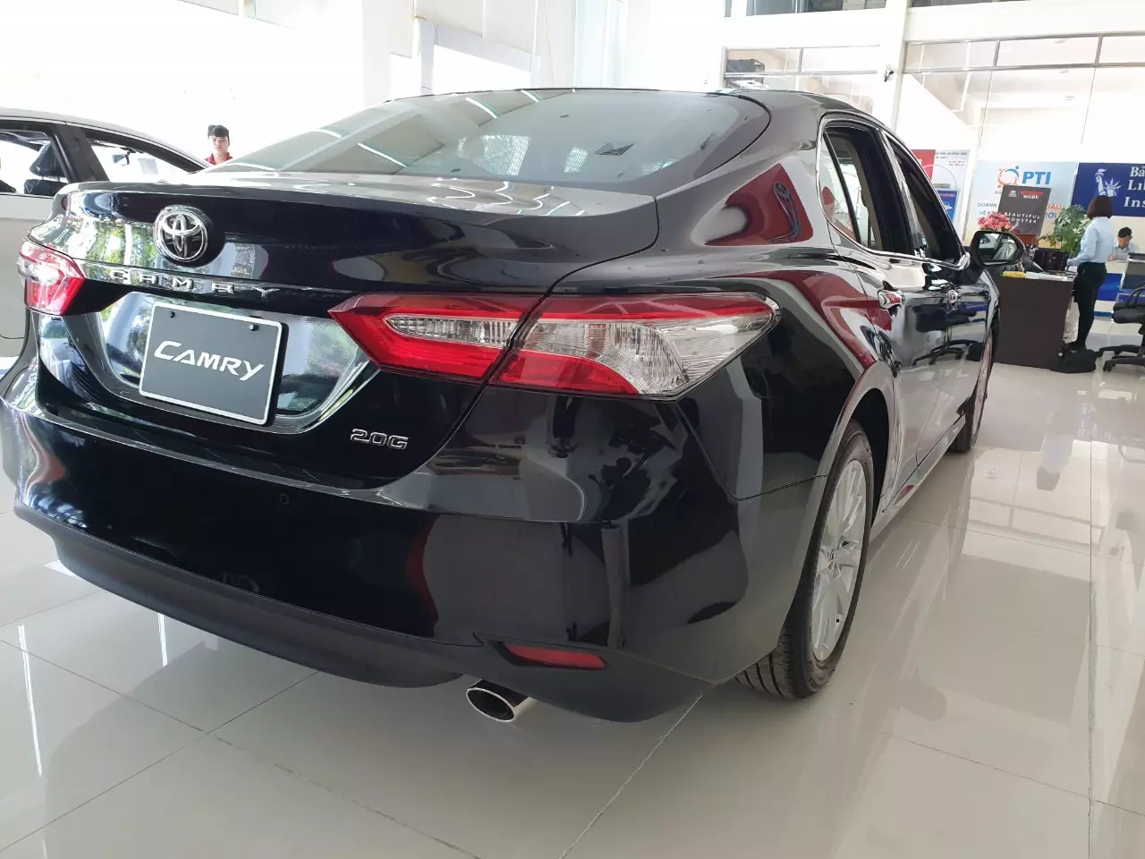 đuôi xe Toyota Camry 2.0G 2019 nhập Thái Lan