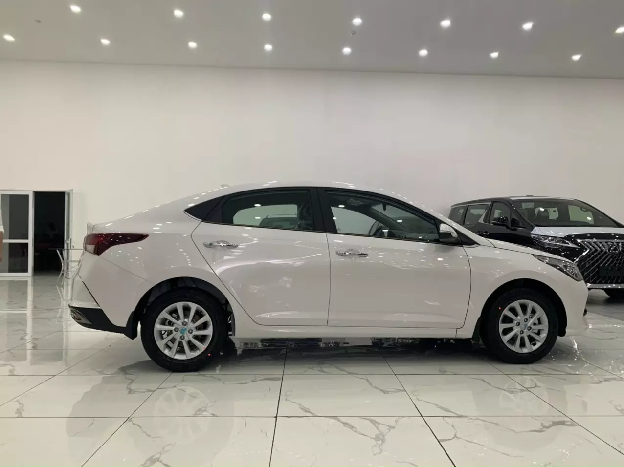 Hyundai Accent 1.4 AT 2021 thân xe