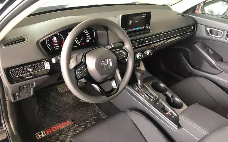 Khoang lái xe Honda Civic G 2023