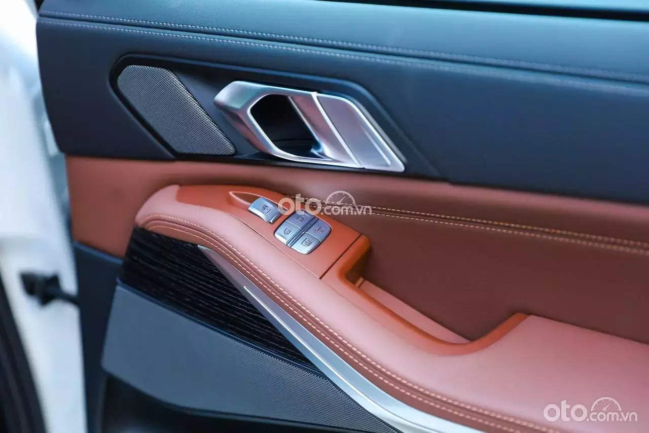 Ghế xe BMW X7 chỉnh điện.