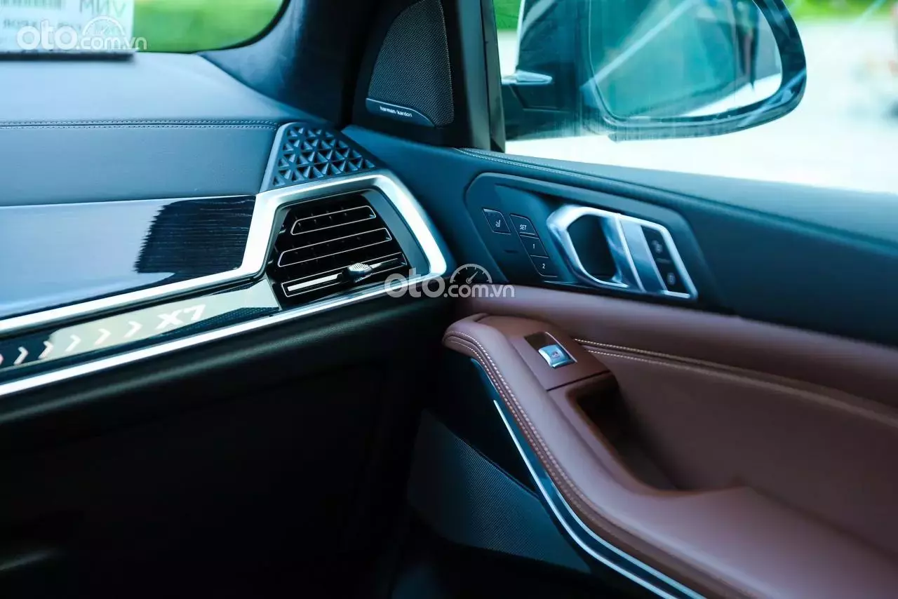 Cửa gió điều hòa xe BMW X7.