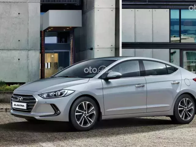 Hyundai Elantra 2017 sang trọng, hiện đại