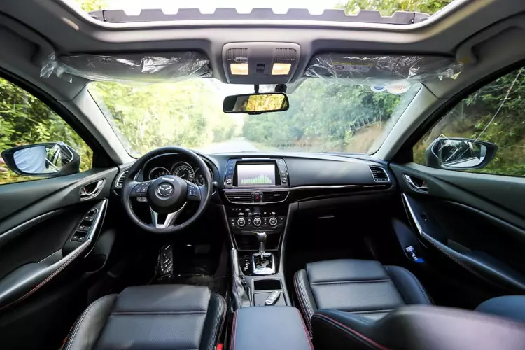 Khoang nội thất của Mazda 6