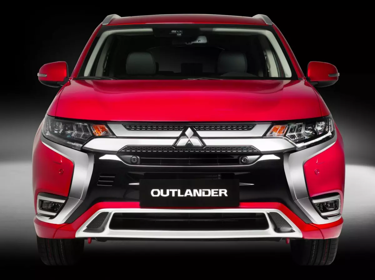 đầu xe Mitsubishi Outlander 2022