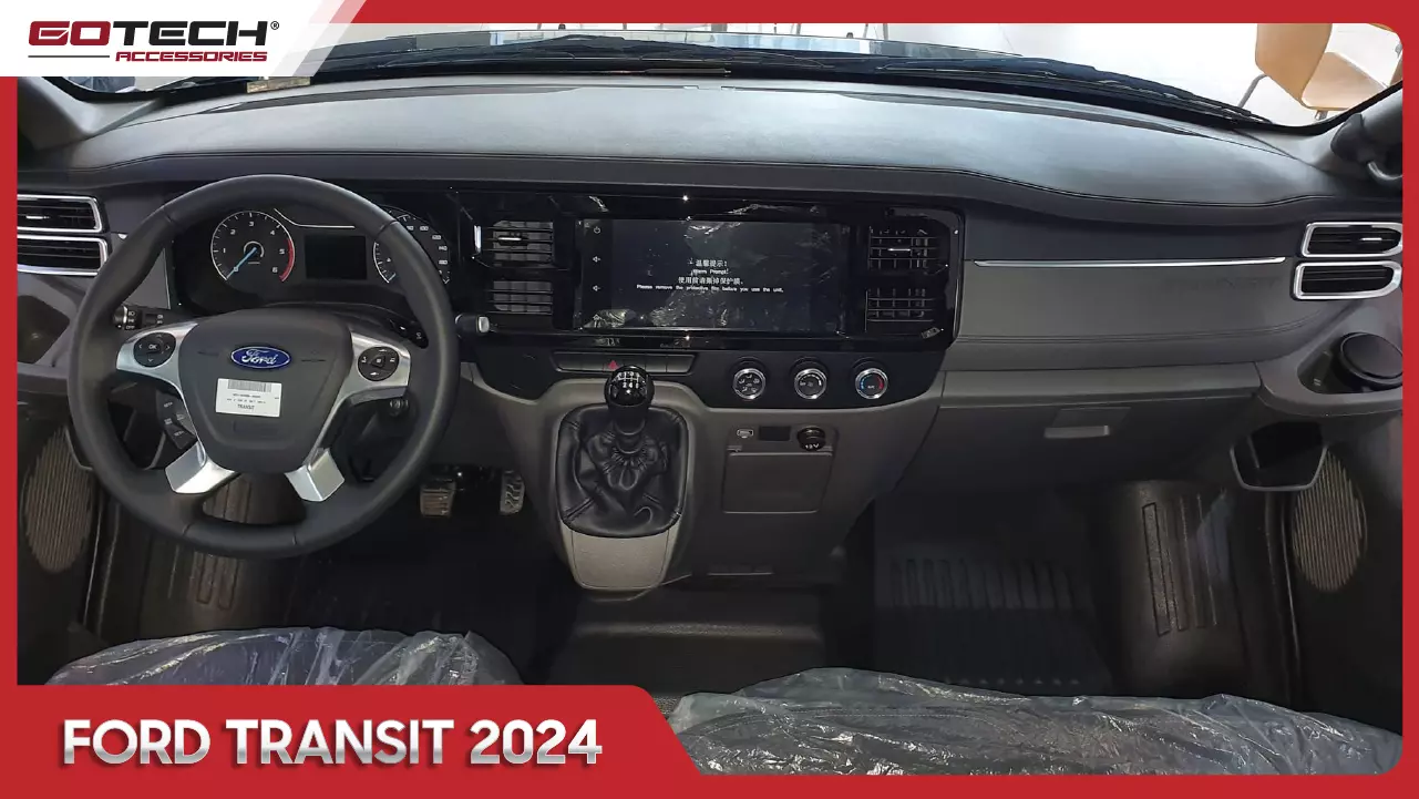Xe Ford Transit 2024 trung tâm điều khiển