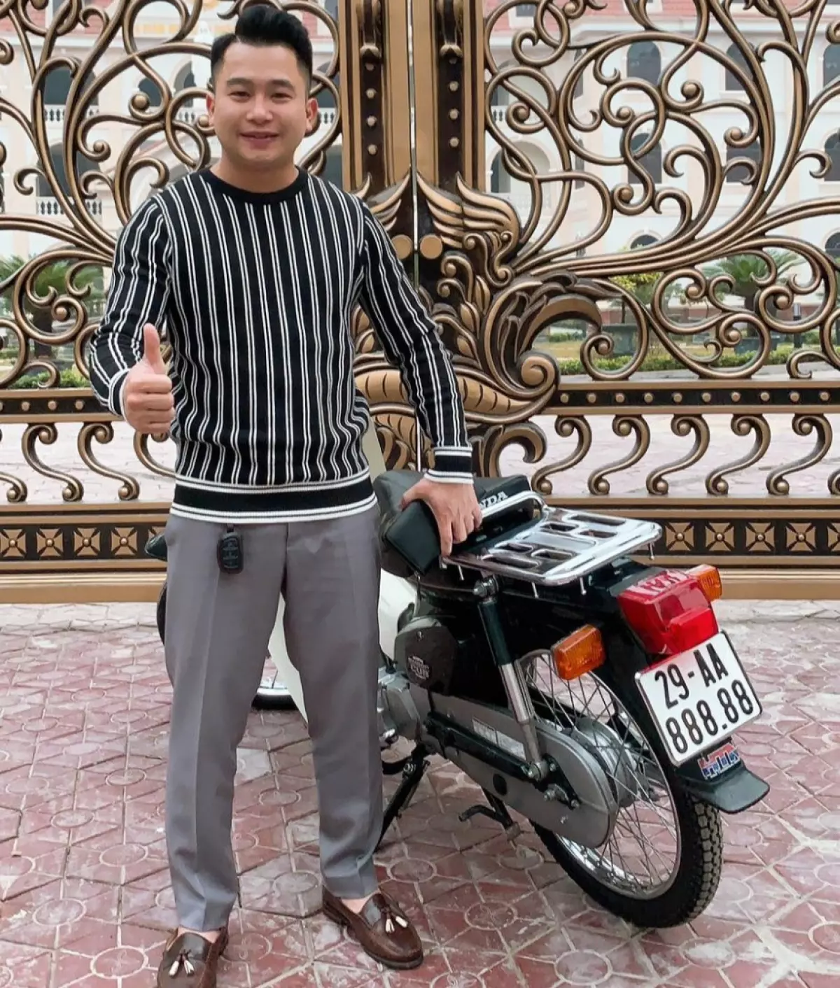 Honda Cub 82 biển VIP từng gây sửng sốt khi có giá đắt đỏ lên đến gần 500 triệu đồng ở Hà Nội.