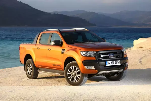 ford ranger màu xanh