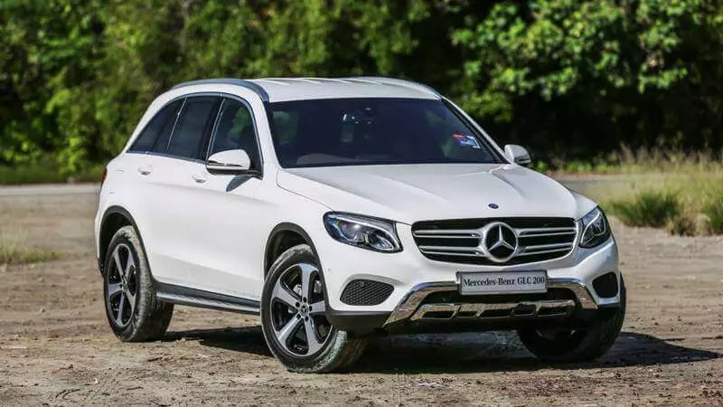 Không gian khoang lái xe Mercedes GLC 200 sang trọng, hiện đại