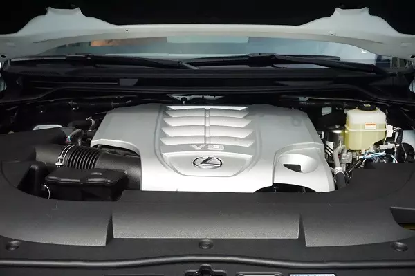 Bảng giá xe Lexus 570, giá lăn bánh mới nhất cuối tháng 8/2022 - 13