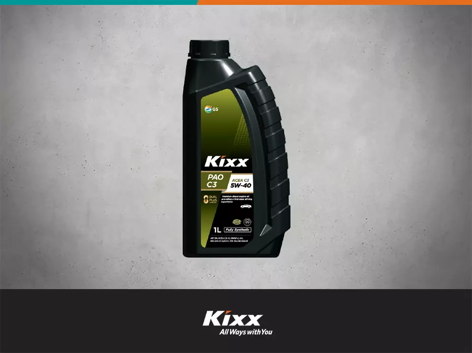 Kixx PAO C3 5W-30, một loại dầu cao cấp giúp duy trì hiệu suất xe