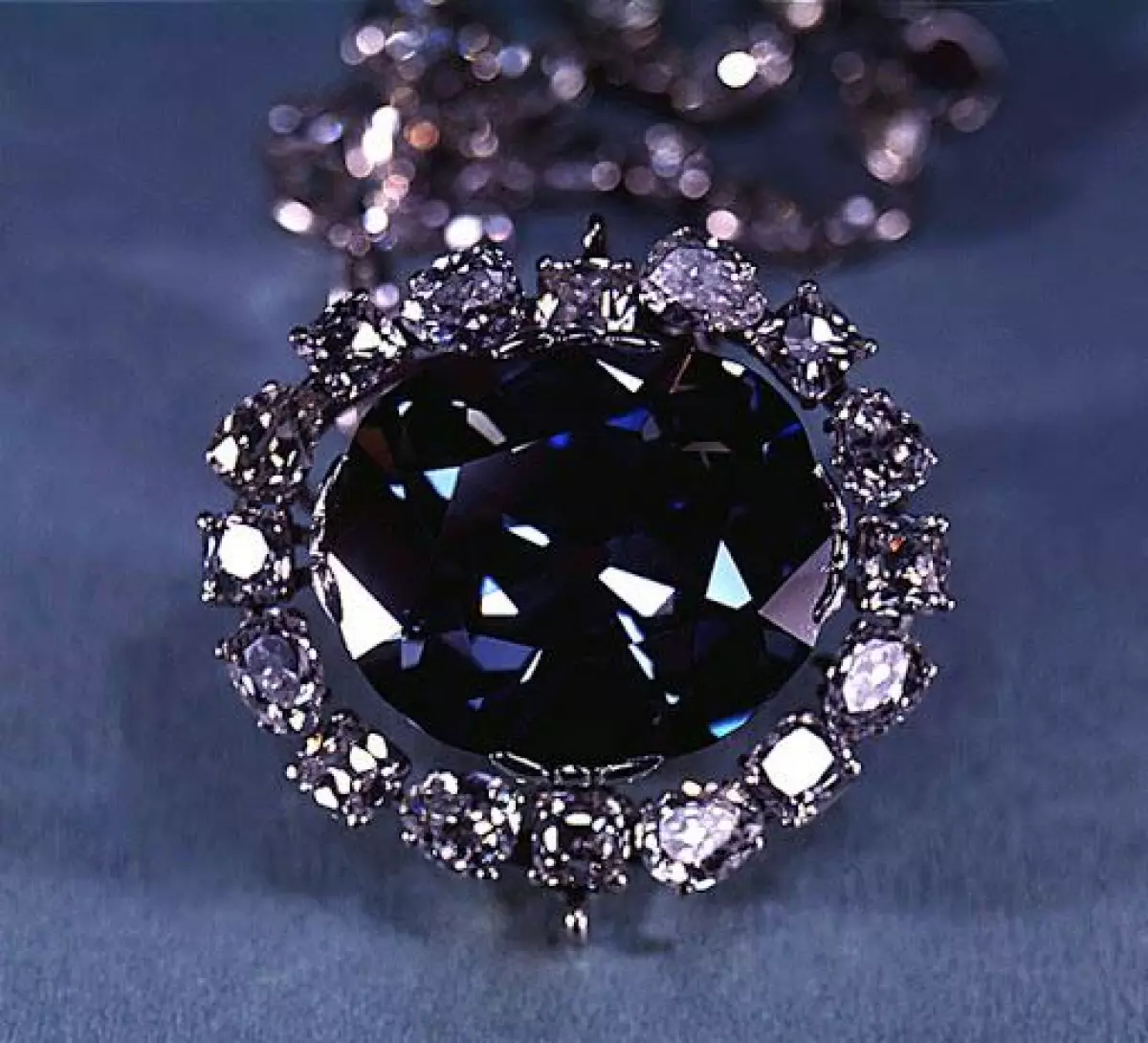 Viên kim cương đen đắt nhất thế giới