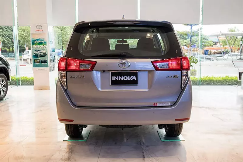 Đánh giá xe ngoại thất đuôi xe Toyota Innova 2020