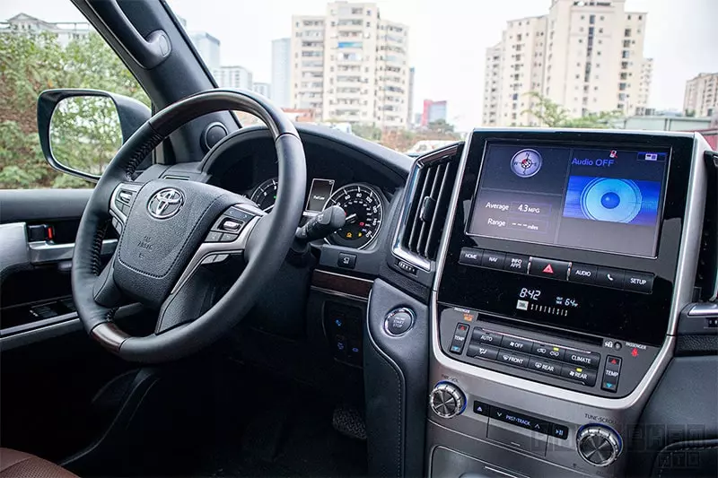 Đánh giá của nội thất xe Toyota Land Cruiser 2020