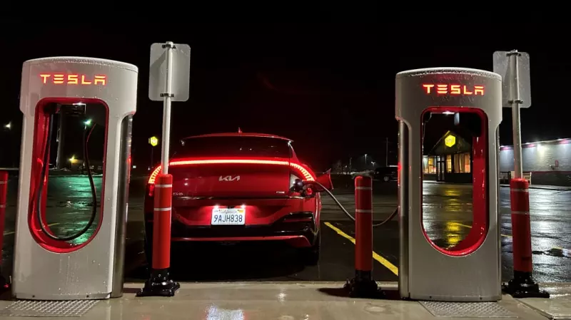 Tesla hỗ trợ sạc nhanh cho các hãng xe khác