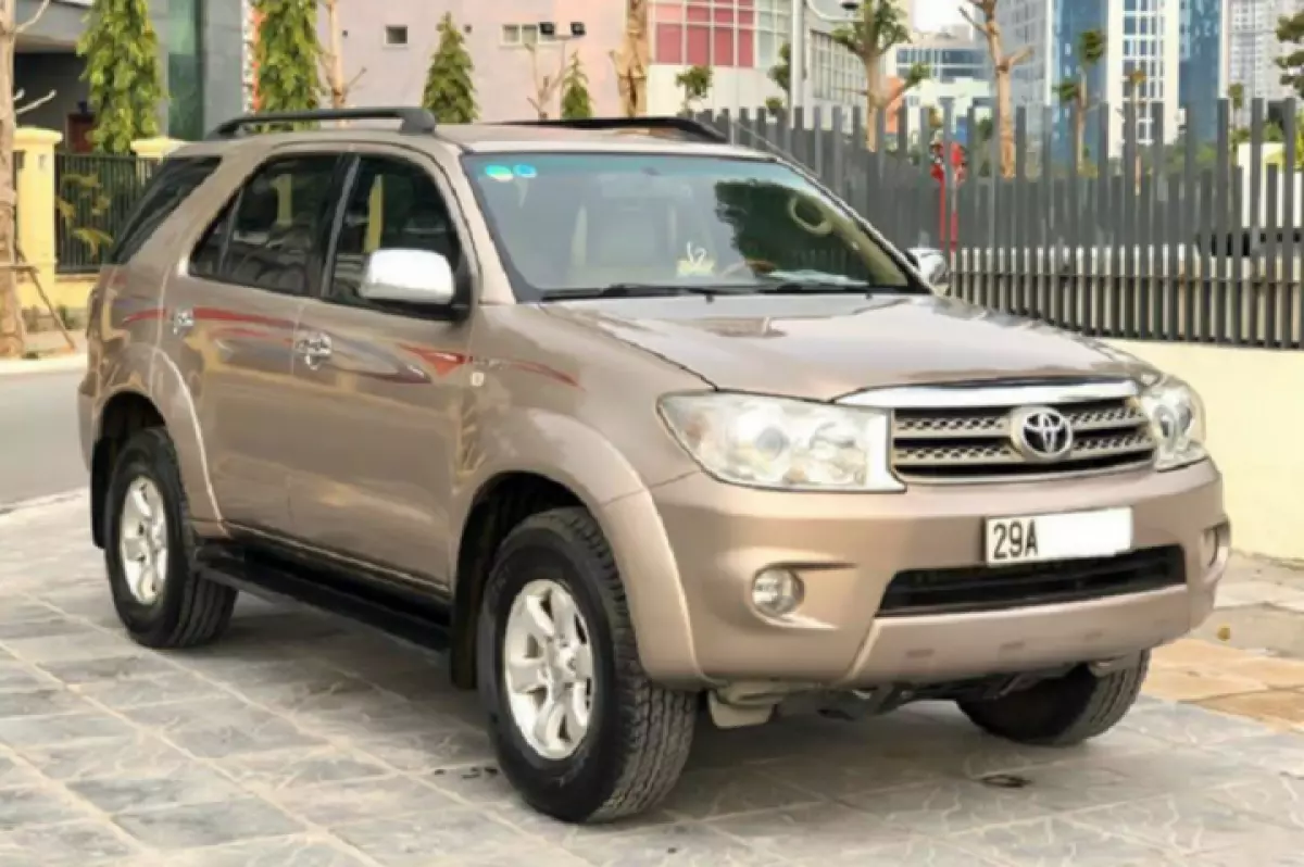 Toyota Fortuner 2010-2012