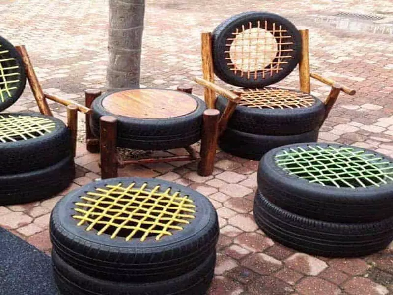Ghế ngồi từ lốp xe tái chế có thể sử dụng cho những quán cà phê vỉa hè