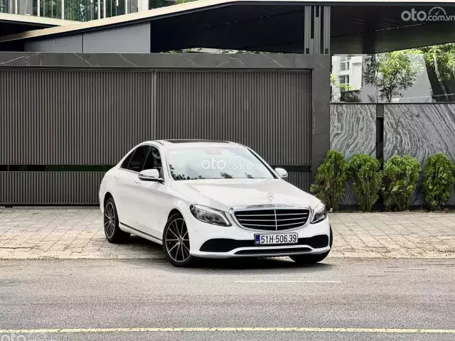 Tổng quan xe Mercedes-Benz C300 2018