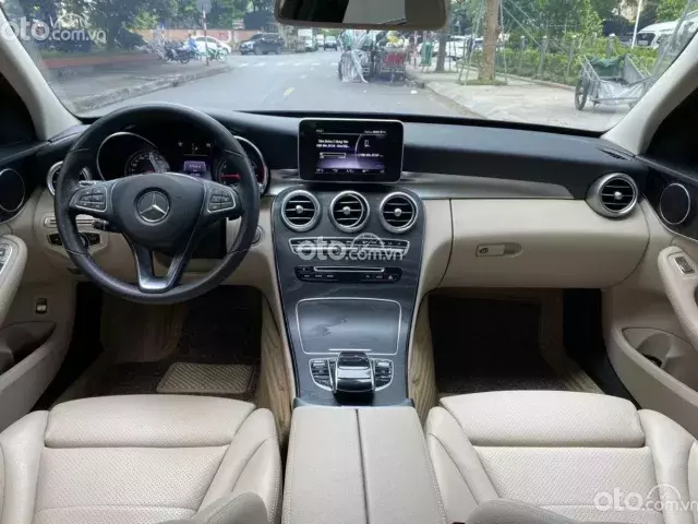 Ưu nhược điểm xe Mercedes-Benz C300 2018